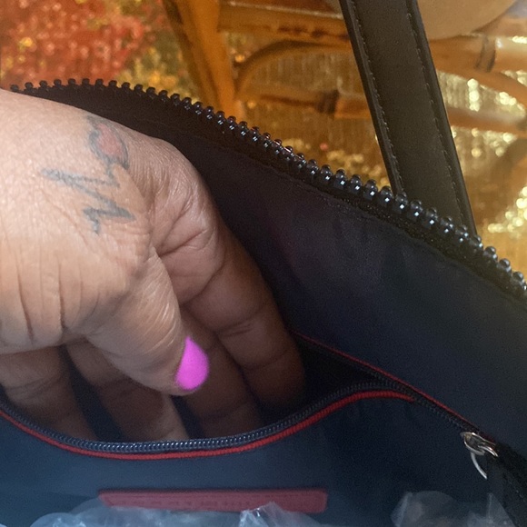 Tommy Hilfiger bag 13X 9 1/2” in size - Picture 9 of 12